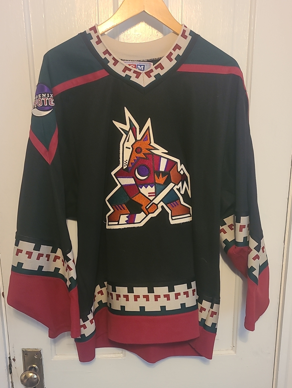 Phoenix Coyotes CCM Vintage Black & Burgundy Men's Hockey Sweater Jersey, L